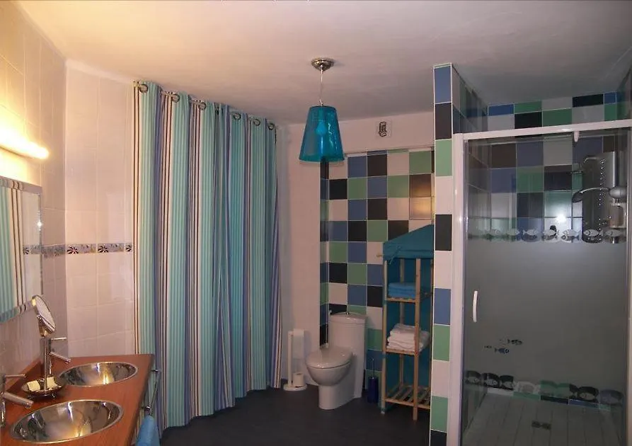 Les Glycines Bed & Breakfast Billiers 0*,