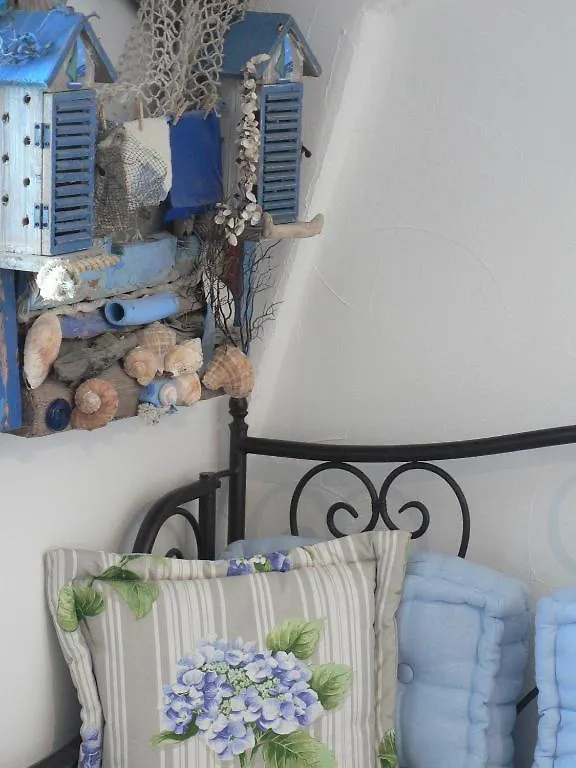 Les Glycines Bed & Breakfast Billiers 0*,  France