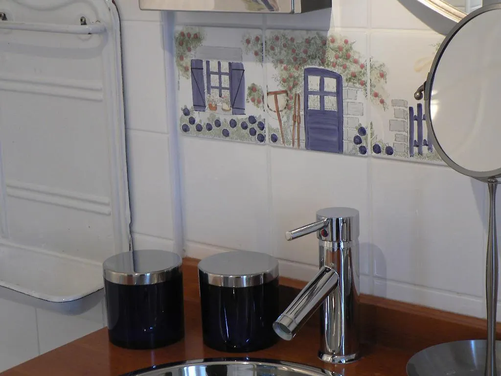 Les Glycines Bed & Breakfast Billiers